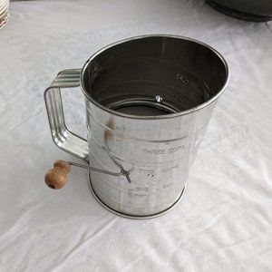 Metal sifter